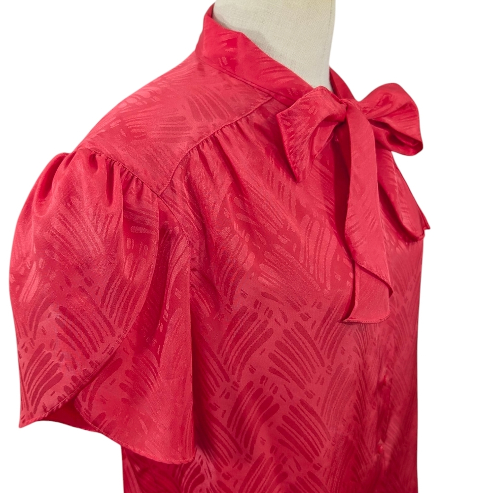 Vintage silky coral textured button up W secretary bow, tulip sleeves. Sz 14.